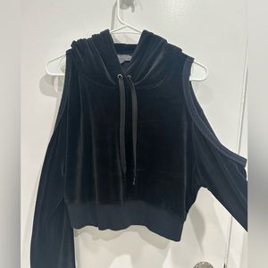Cut out shoulder black velvet hoodie
